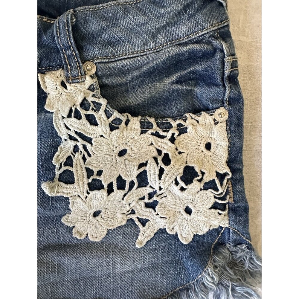 🌵4/$25 Mossimo Junior's Size 7 Blue Denim Shorts Embroidered Floral Cottagecore - Picture 4 of 8